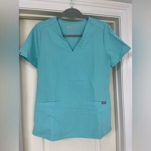 Figs casma scrub top